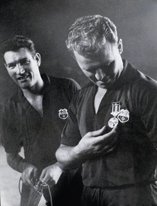 Framed Print : KUBALA STECZ, Ladislao (1927-2002). Hungarian football player. Kubala receiving the insignia of F. C. Barcelona in his farewell match against Stade de Reims (1961). SPAIN