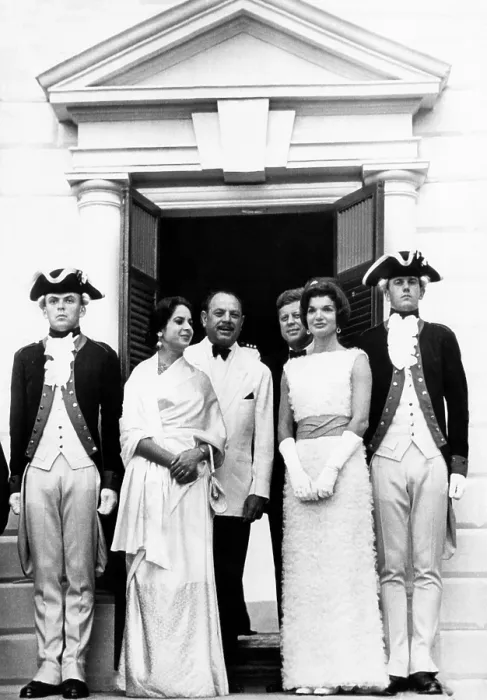 Framed Print : l-r, center four: Pakistan President Mohammed Ayub Khan, his daughter Begum Nasir Akhtar Aurangzeb, United States President John F Framed Print : l-r, center four: Pakistan President Mohammed Ayub Khan, his daughter Begum Nasir Akhtar Aurangzeb, United States President John F