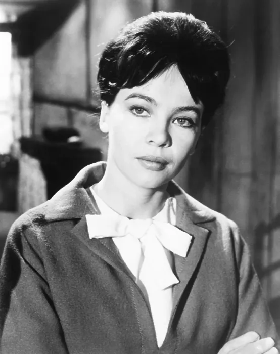 Framed Print : THE L-SHAPED ROOM, Leslie Caron, 1962