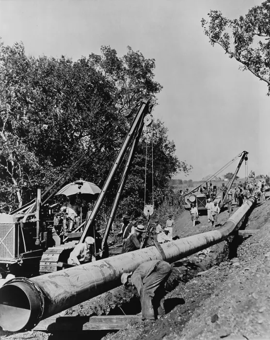 Framed Print : Laborers laying pipeline, to carry oil from Longview, Texas to Salem, Illinois in 1942