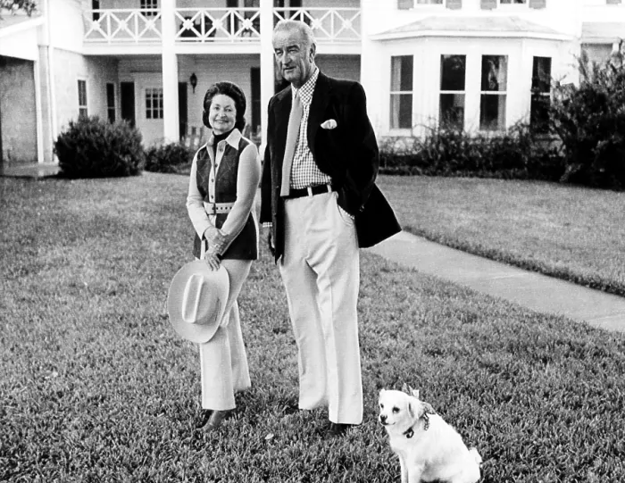 Framed Print : Lady Bird and Lyndon Johnson with their dog, Yuki, pose on the front lawn of LBJ Ranch in connection with their 38th Wedding anniversary. Stonewall, Texas, November 16, 1972