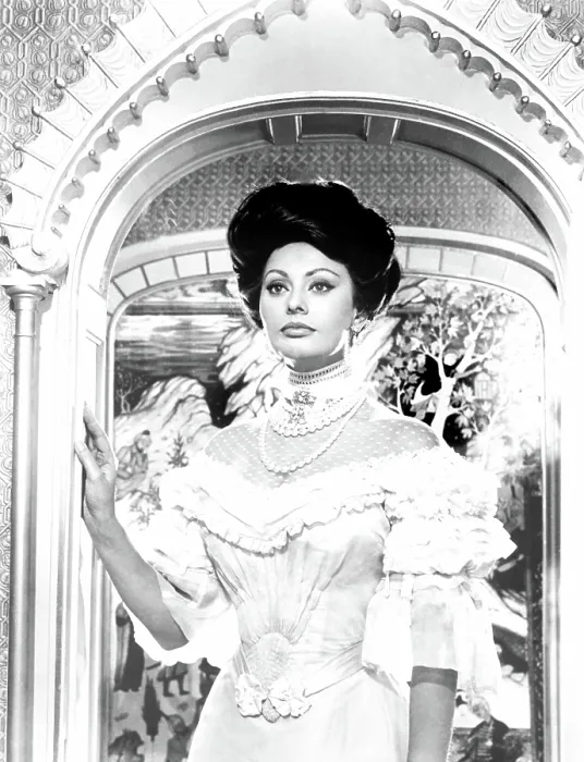 Framed Print : LADY L, Sophia Loren, 1966 Framed Print : LADY L, Sophia Loren, 1966
