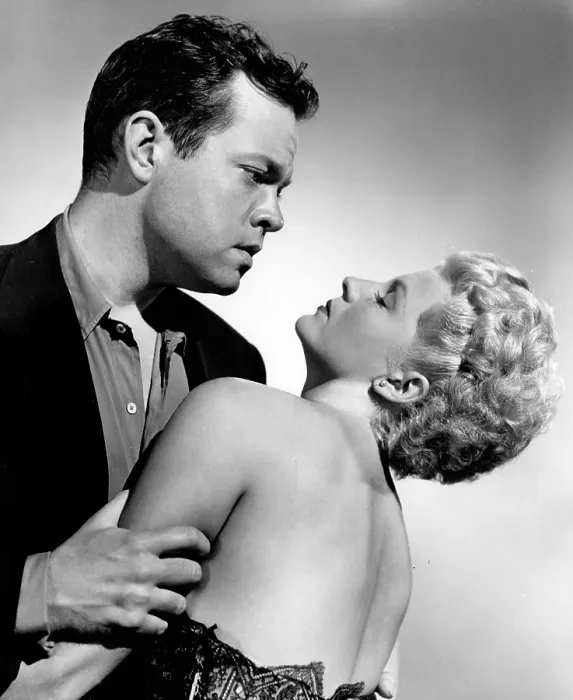 Framed Print : THE LADY FROM SHANGHAI, Orson Welles, Rita Hayworth, 1947