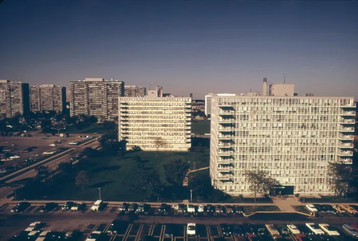 Framed Print : Lake Meadows apartment complex on Chicagos South Side in the 1970s housed middle to upper income in its 2 900 apartments spread over 10 buildings. Photo ca. 1972-75 Framed Print : Lake Meadows apartment complex on Chicagos South Side in the 1970s housed middle to upper income in its 2 900 apartments spread over 10 buildings. Photo ca. 1972-75