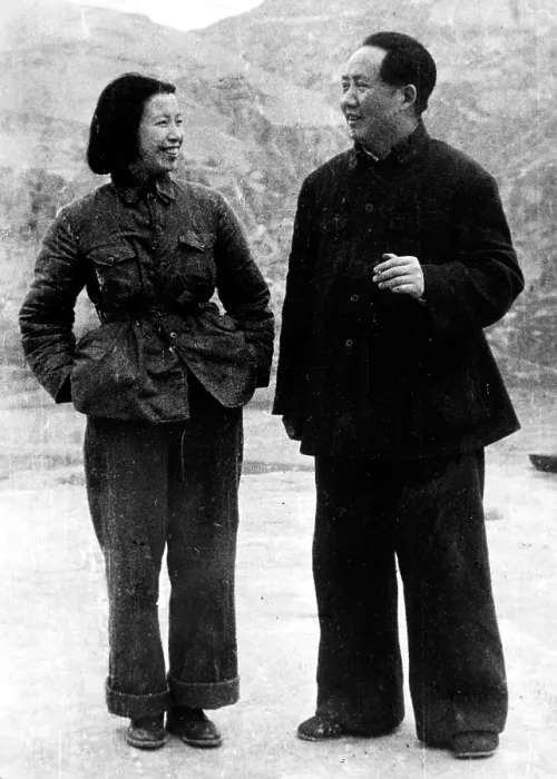 Framed Print : Lan Ping (Madame Mao) and Mao Tse-Tung, China, 1945. Courtesy: CSU Archives  /  Everett Collection