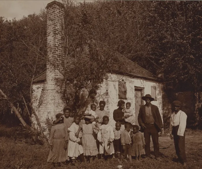 Framed Print : A large African Americans family posed outside former slave quarters at Hermitage Plantation where they still lived in 1907 Framed Print : A large African Americans family posed outside former slave quarters at Hermitage Plantation where they still lived in 1907