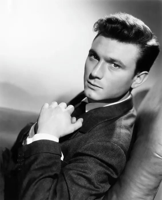 Framed Print : Laurence Harvey, 1954 Framed Print : Laurence Harvey, 1954