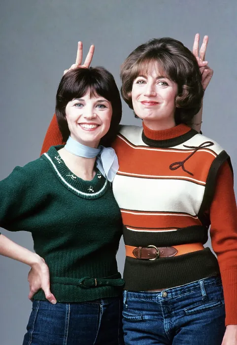Framed Print : LAVERNE AND SHIRLEY, Cindy Williams, Penny Marshall, 1976-1983
