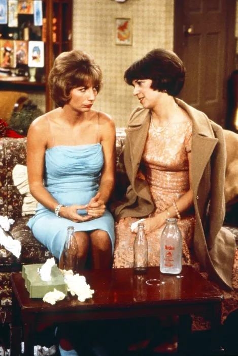 Framed Print : LAVERNE & SHIRLEY, from left: Penny Marshall, Cindy Williams, 1976-1983