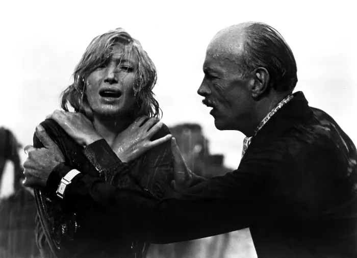 Framed Print : L'AVVENTURA, Monica Vitti, James Addams, 1960
