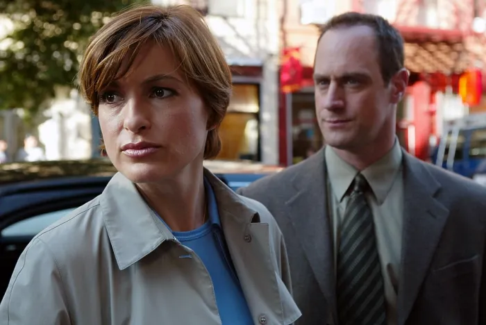 Framed Print : LAW AND ORDER: SPECIAL VICTIMS UNIT, (Tragedy), Mariska Hargitay and Christopher Meloni. 1999