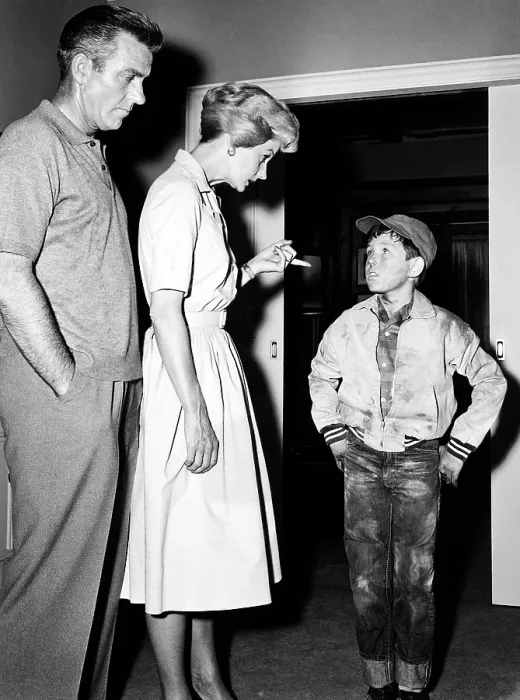 Framed Print : LEAVE IT TO BEAVER, from left, Hugh Beaumont, Barbara Billingsley, Jerry Mathers, 1957-63 (ca. late 1950s photo)