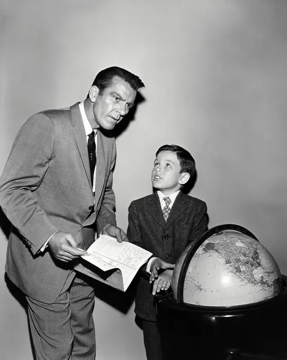 Framed Print : LEAVE IT TO BEAVER, from left, Hugh Beaumont, Jerry Mathers, 1957-63 (ca. late 1950s photo)