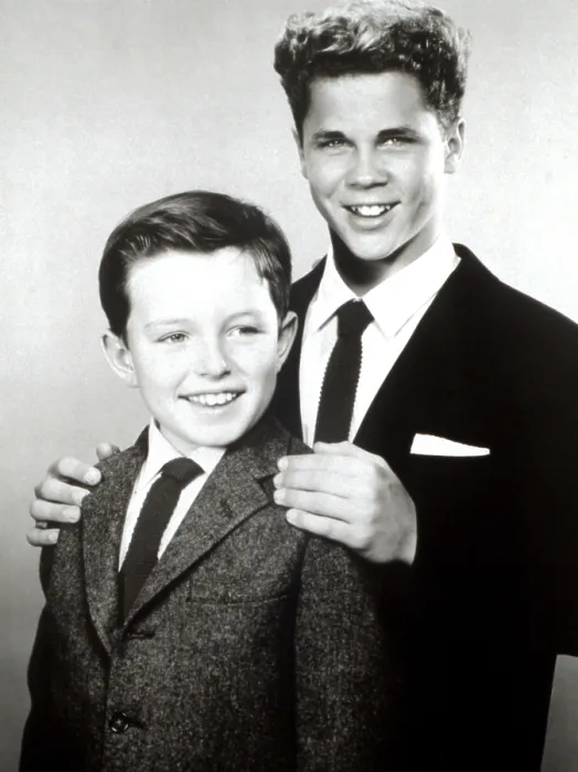 Framed Print : LEAVE IT TO BEAVER, from left, Jerry Mathers, Tony Dow, 1957-63