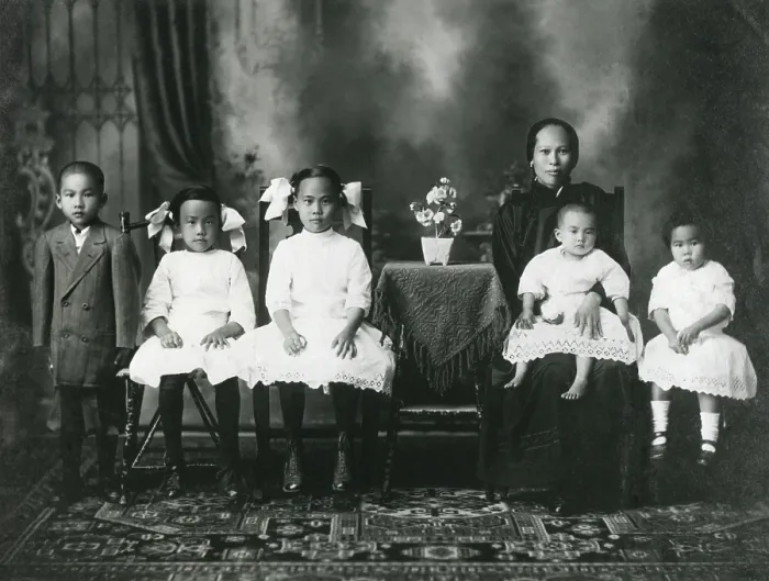 Framed Print : Lee Wai She and five children in studio portrait of unknown Hawaiian photographer, 1913 Framed Print : Lee Wai She and five children in studio portrait of unknown Hawaiian photographer, 1913