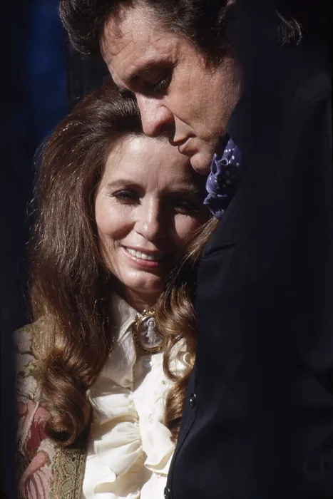 Framed Print : From left: June Carter Cash, Johnny Cash at their home in Hendersonville, circa 1971 Framed Print : From left: June Carter Cash, Johnny Cash at their home in Hendersonville, circa 1971