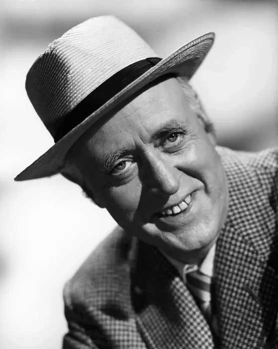 Framed Print : LEFT RIGHT AND CENTRE, Alastair Sim, 1959 lrac1959-fsct01(lrac1959-fsct01)