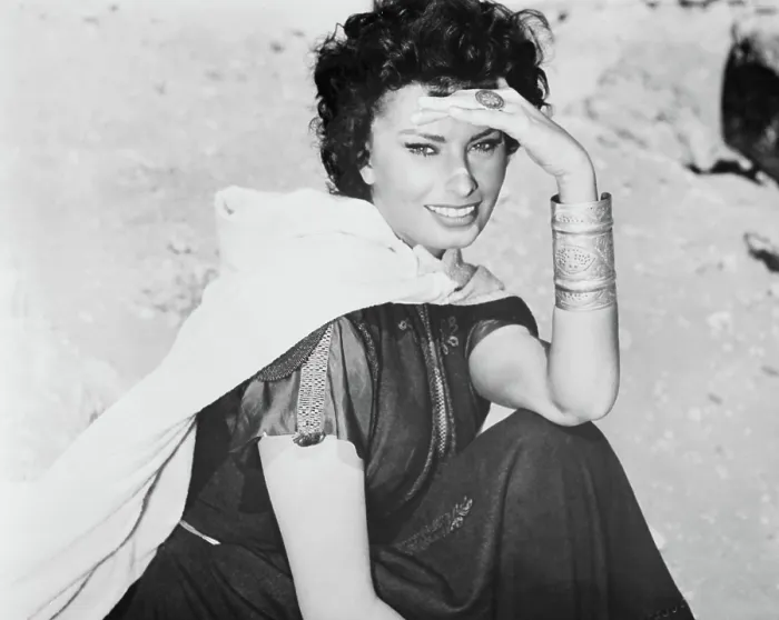 Framed Print : LEGEND OF THE LOST, Sophia Loren, 1957 Framed Print : LEGEND OF THE LOST, Sophia Loren, 1957