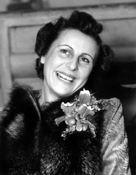 Framed Print : Leni Riefenstahl, circa 1938 Framed Print : Leni Riefenstahl, circa 1938
