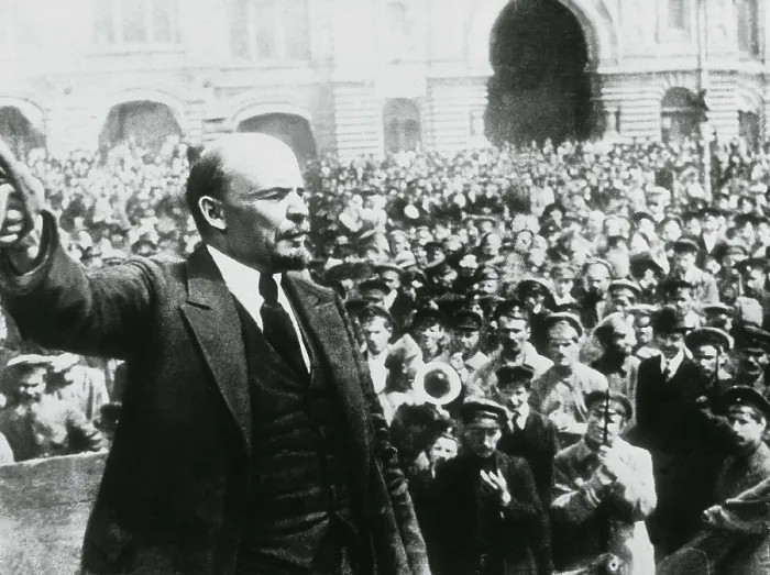 Framed Print : LENIN, Vladimir Ilich Ulyanov (1870-1924). Lenin given a speech. AISA / Everett Collection**US SALES ONLY**