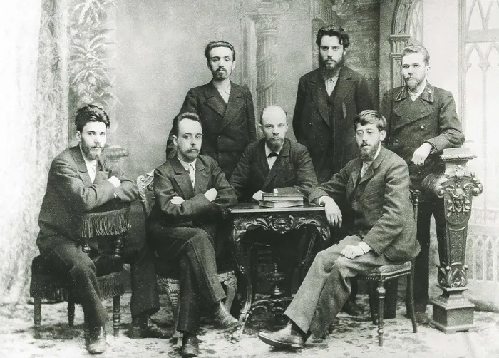 Framed Print : LENIN, Vladimir Ilich Ulyanov (1870-1924). Portrait of Lenin with his comrades. AISA / Everett Collection**US SALES ONLY**
