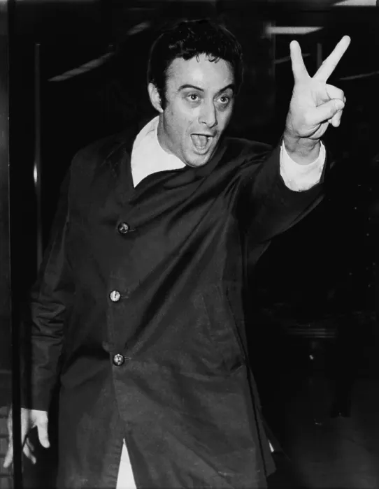 Framed Print : Lenny Bruce (1925-1966) social critic and comedian, raising his hand in V sign, during his 1964 obscenity trial Framed Print : Lenny Bruce (1925-1966) social critic and comedian, raising his hand in V sign, during his 1964 obscenity trial