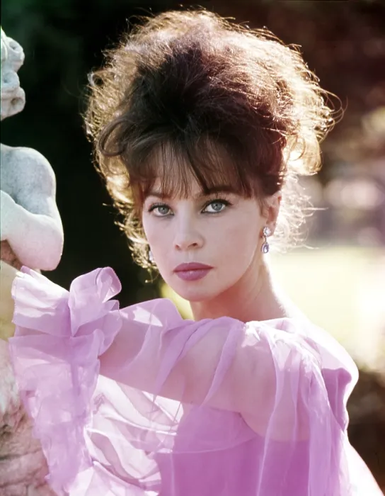 Framed Print : LESLIE CARON, 1960s portrait