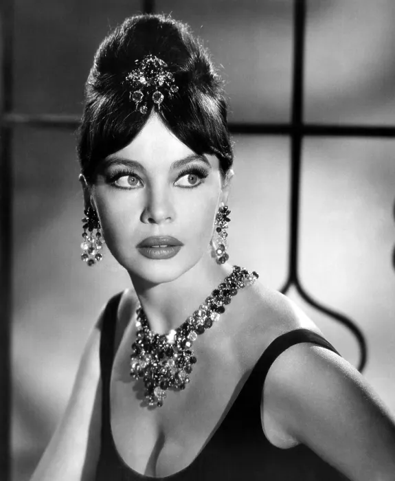 Framed Print : Leslie Caron, late 1950s Framed Print : Leslie Caron, late 1950s