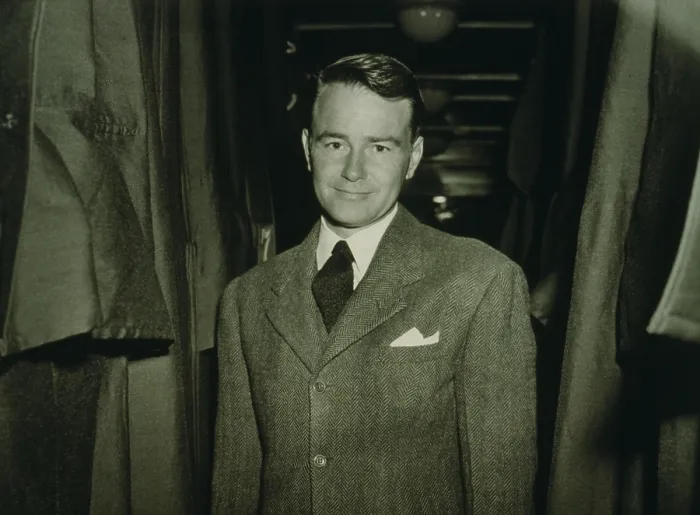 Framed Print : Lew Ayres (1908-1996), American actor, en route to labor camp after declaring himself a conscientious objector in 1942 Framed Print : Lew Ayres (1908-1996), American actor, en route to labor camp after declaring himself a conscientious objector in 1942