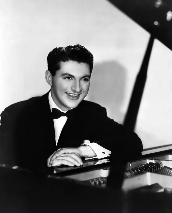 Framed Print : Liberace (1919-1987), American performer and classical pianist. Circa 1940s. Courtesy: CSU Archives / Everett Collection Framed Print : Liberace (1919-1987), American performer and classical pianist. Circa 1940s. Courtesy: CSU Archives / Everett Collection