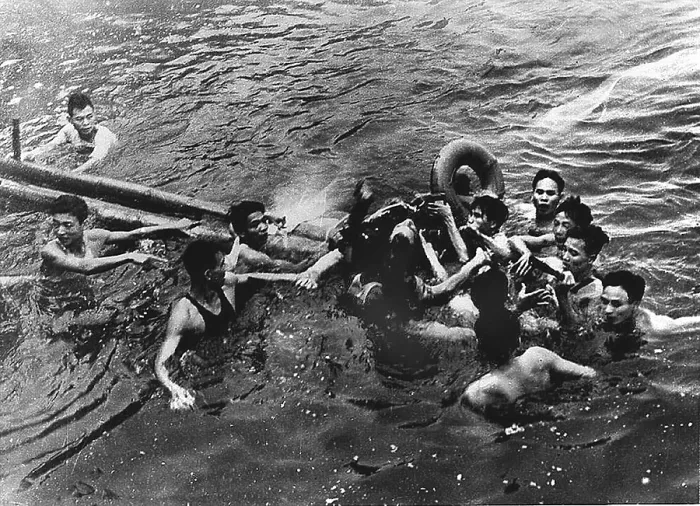 Framed Print : Lieutenant Commander John S. McCain, (center) being captured by Vietnamese civilians in Truc Bach Lake near Hanoi, Vietnam. October 26, 1967 Framed Print : Lieutenant Commander John S. McCain, (center) being captured by Vietnamese civilians in Truc Bach Lake near Hanoi, Vietnam. October 26, 1967