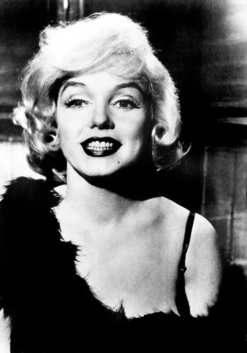 Framed Print : SOME LIKE IT HOT, Marilyn Monroe, 1959 Framed Print : SOME LIKE IT HOT, Marilyn Monroe, 1959