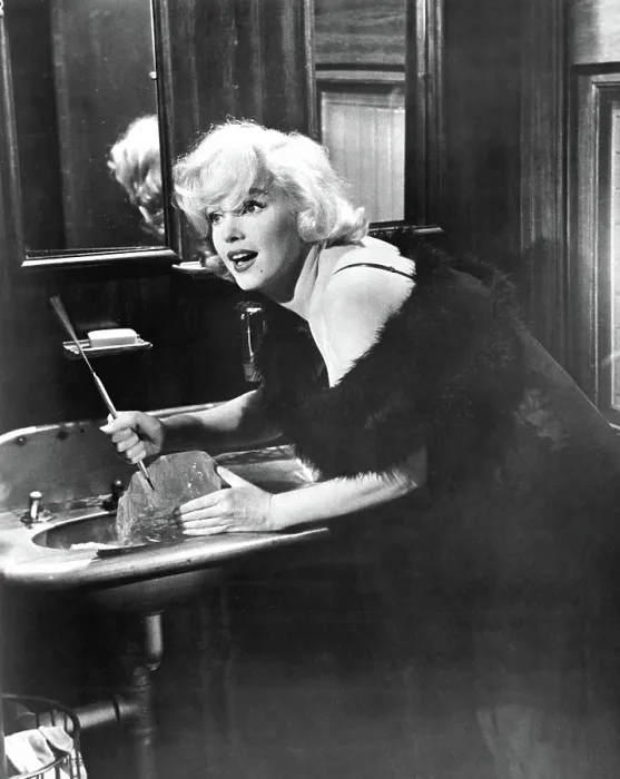 Framed Print : SOME LIKE IT HOT, Marilyn Monroe, 1959