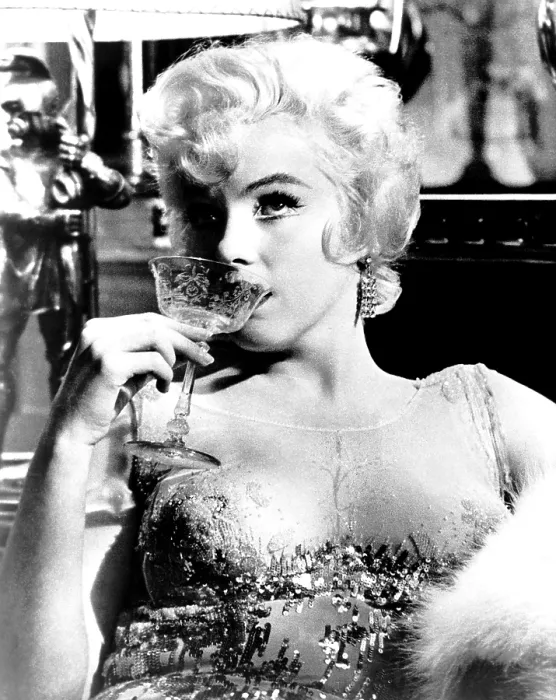 Framed Print : SOME LIKE IT HOT, Marilyn Monroe, 1959 Framed Print : SOME LIKE IT HOT, Marilyn Monroe, 1959