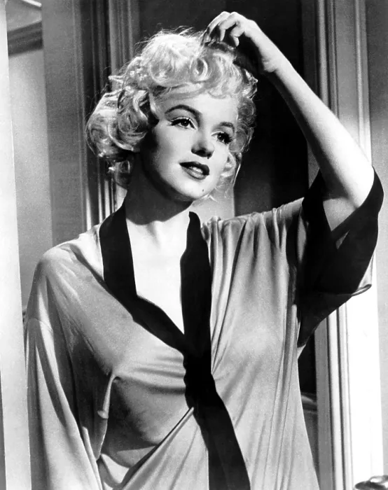 Framed Print : SOME LIKE IT HOT, Marilyn Monroe, 1959 Framed Print : SOME LIKE IT HOT, Marilyn Monroe, 1959