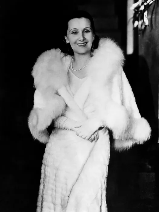 Framed Print : Lil Dagover at the Los Angeles premiere of ALEXANDER HAMILTON, October 1931 Framed Print : Lil Dagover at the Los Angeles premiere of ALEXANDER HAMILTON, October 1931