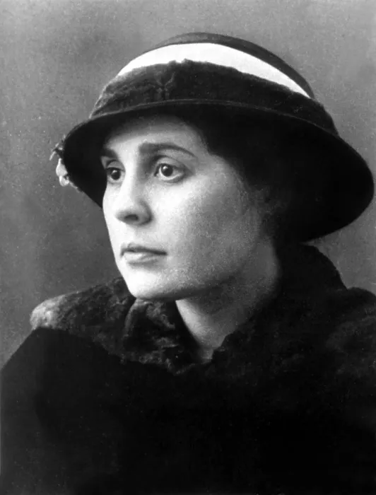 Framed Print : Lili Brik, 1914. Courtesy: CSU Archives  /  Everett Collection