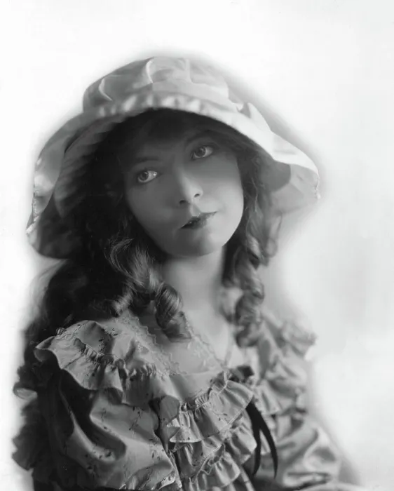 Framed Print : Lillian Gish, 1922 Framed Print : Lillian Gish, 1922