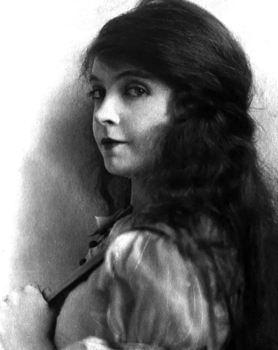 Framed Print : Lillian Gish, ca. early 1920s Framed Print : Lillian Gish, ca. early 1920s