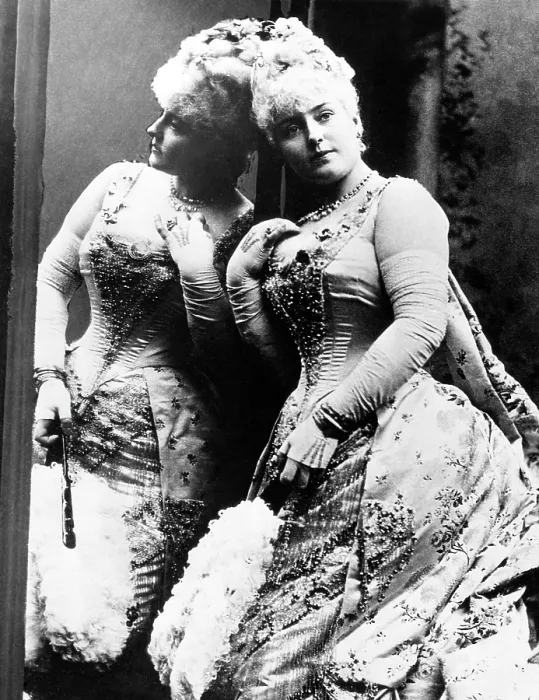 Framed Print : Lillian Russell (1860-1922), American actress and singer, circa 1890s. Courtesy: CSU Archives / Everett Collection Framed Print : Lillian Russell (1860-1922), American actress and singer, circa 1890s. Courtesy: CSU Archives / Everett Collection