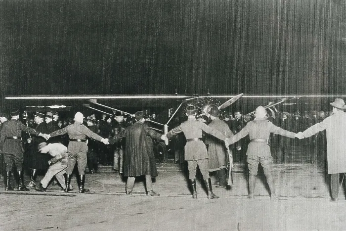 Framed Print : Lindbergh, Charles A. (1902-1974). Lindbergh's arrival to Paris on his monoplane 'Spirit of Saint Louis', with which he made the crossing from New York to Paris Framed Print : Lindbergh, Charles A. (1902-1974). Lindbergh's arrival to Paris on his monoplane 'Spirit of Saint Louis', with which he made the crossing from New York to Paris