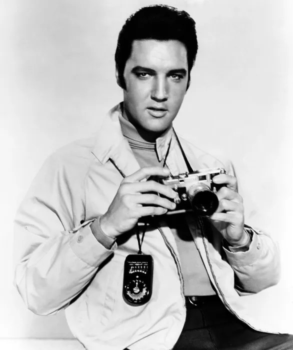 Framed Print : LIVE A LITTLE, LOVE A LITTLE, Elvis Presley poses with his Leica camera, 1968
