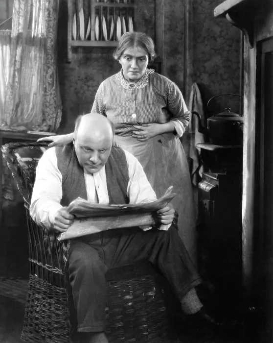 Framed Print : THE LODGER: A STORY OF THE LONDON FOG, Arthur Chesney (front), Marie Ault, 1927 Framed Print : THE LODGER: A STORY OF THE LONDON FOG, Arthur Chesney (front), Marie Ault, 1927