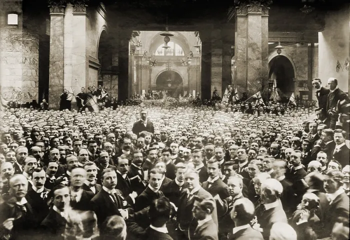 Framed Print : London stock brokers in a large group photo on Throgmorton St. outside the Stock Exchange. 1935 Framed Print : London stock brokers in a large group photo on Throgmorton St. outside the Stock Exchange. 1935