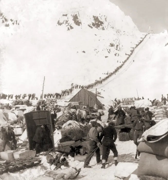 Framed Print : Long ribbon of miners bound for the Klondike gold fields climbing over the Chilcoot Pass, in 1898