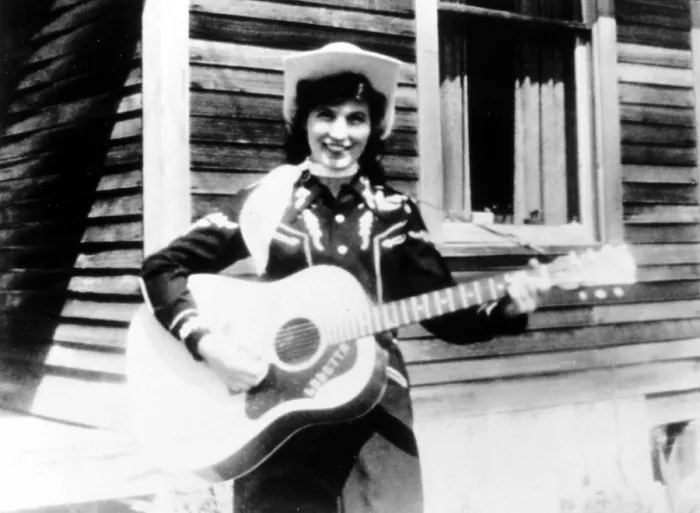 Framed Print : Loretta Lynn, circa 1960 Framed Print : Loretta Lynn, circa 1960