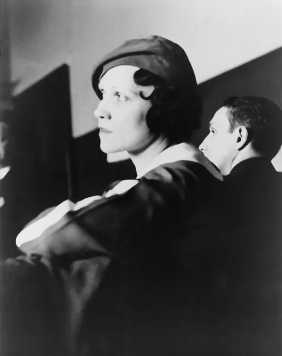 Framed Print : Lottie Coll, wife of gangster murderer Mad Dog Coll during his trial for the murder of five year old, Michael Vengalli. December 1931 Framed Print : Lottie Coll, wife of gangster murderer Mad Dog Coll during his trial for the murder of five year old, Michael Vengalli. December 1931
