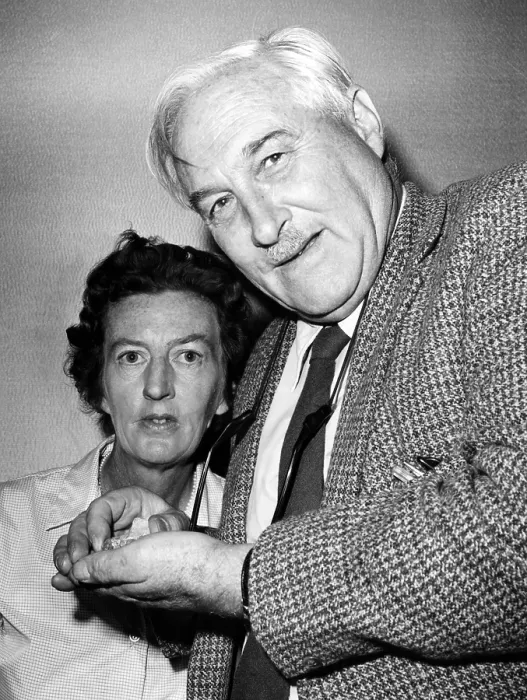 Framed Print : Louis Leakey (1903-1972), and Mary Leakey, archaeologists and anthropologists. Louis Leakey holds part of a palate of a 14 million year old human type creature. Circa 1960s
