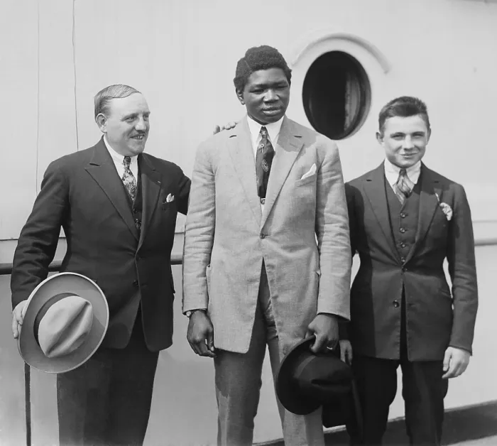 Framed Print : Louis Mbarick Fall, aka Battling Siki, Senegalese-born boxer (center) with Louis De Fremont and Charles Raymond Framed Print : Louis Mbarick Fall, aka Battling Siki, Senegalese-born boxer (center) with Louis De Fremont and Charles Raymond