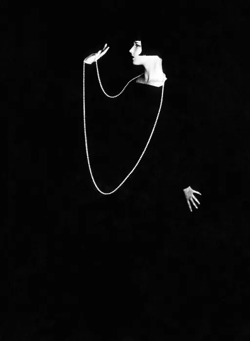 Framed Print : Louise Brooks, (photo by Ruth Harriet Louise), 1928 Framed Print : Louise Brooks, (photo by Ruth Harriet Louise), 1928